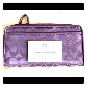 Coach Full-Zip Wallet Wristlet